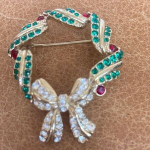 Mid century rhinestone  Gold red Green Wreath Christmas Brooch